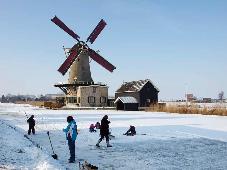 Molens bij de Kinderdijk - dichter bij de polder.